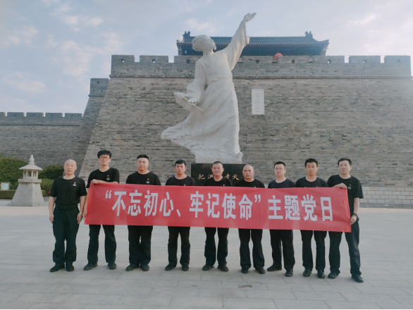 諸城守押大隊黨支部超然臺黨性教育基地開展“不忘初心、牢記使命”現(xiàn)場教學活動405.png
