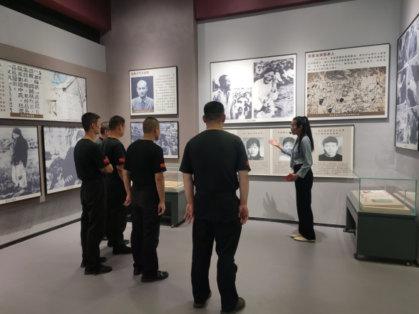 1720596073163176.png 中行守押大隊(duì)黨支部開展“不忘初心 牢記使命”主題黨日活動(dòng)358.png